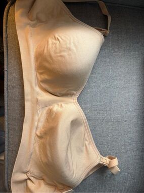 SuperMom® Silhouette Hands-Free Pumping & Nursing Bra